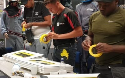 %UPVC Sprayers% %UPVC painters% Trainees masking their window panes