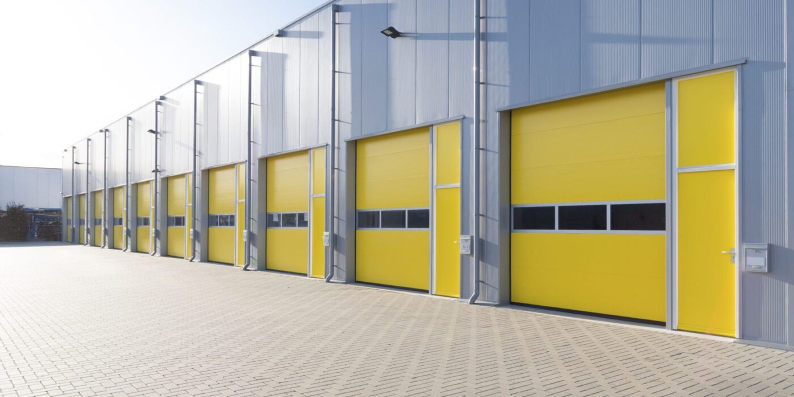 commercial_spray_painting_large_warehouse_yellow_grey